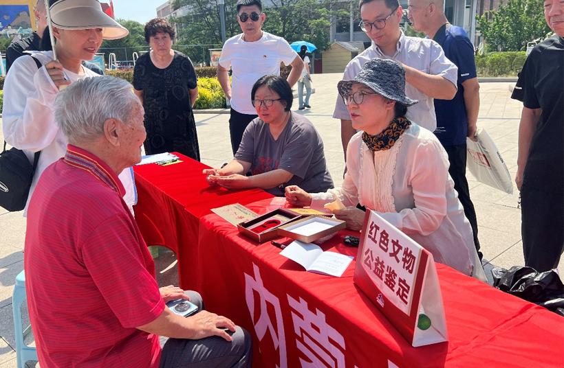 内蒙古博物院赴包联社区开展“薪火赓续——党员讲红色文物故事”系列活动